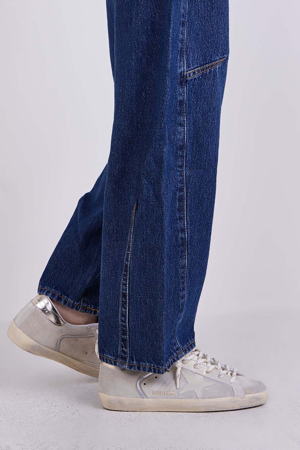 תמונת כל הלוק של נעלי סניקרס סופר סטאר